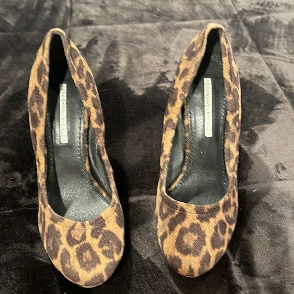 Vera Wang lavender wedge leopard/cheetah heels suede fabric size 6 1/2